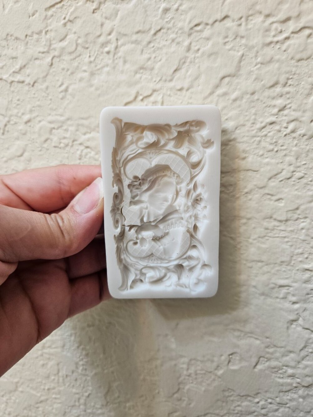 Decorative Cream Resin Plaque - Elegant Cherub Relief - Picture 3 of 15